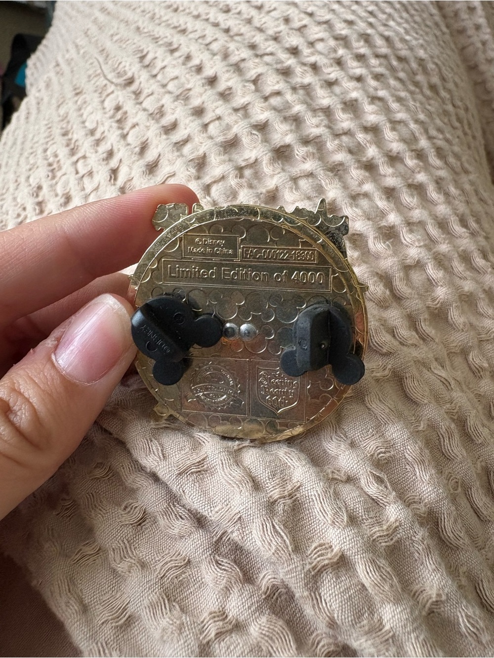 AUTHENTIC DISNEY TRADING PINS - Picture 10 of 13